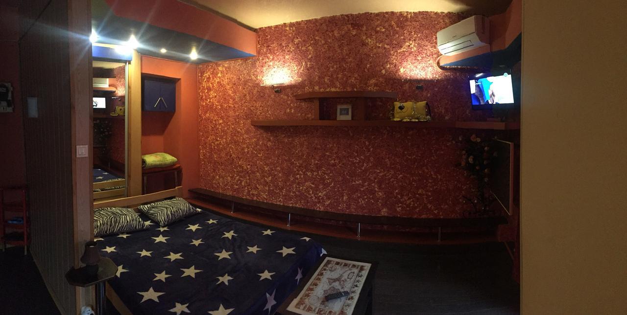 One-Bedroom Apartment On Gagarina ハルキウ エクステリア 写真